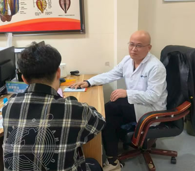 迪庆藏族自治州|男科医师高朋磊：守护男性健康，专业男科诊疗